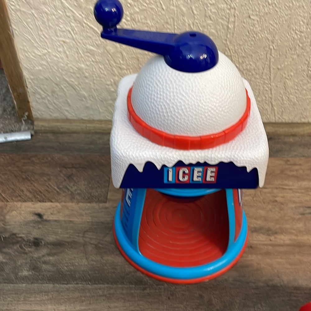 Icee Maker - Picture 3 of 4